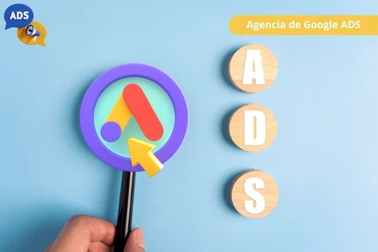 Lupa aumentando el logo de Google Ads